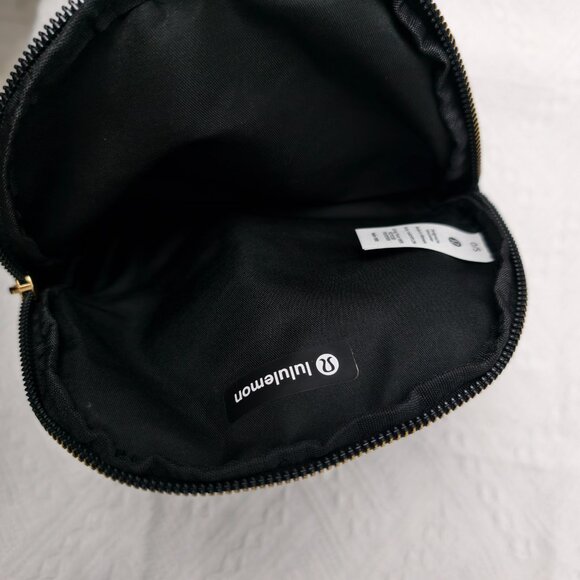 🏄🏻‍♀️Lululemon All Night Festival Bag 2L - Black Compact Crossbody - Picture 7 of 8